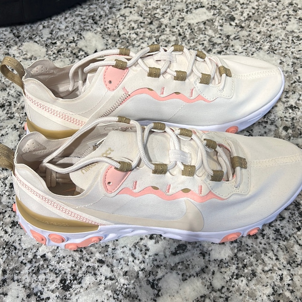 NIKE REACT ELEMENT 55